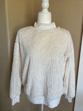 crown & ivy Cream Textured Plush Crewneck Sweater